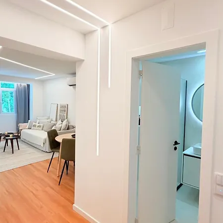 New! Renovated With Modern Appliances In The Heart Of Apartamento *
