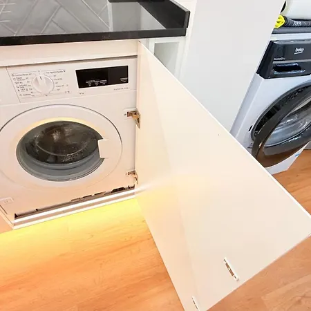 New! Renovated With Modern Appliances In The Heart Of Apartamento Cascais