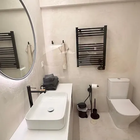 New! Renovated With Modern Appliances In The Heart Of Cascais