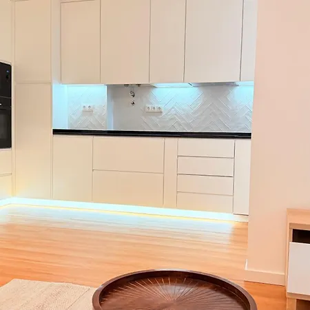 New! Renovated With Modern Appliances In The Heart Of Apartamento *