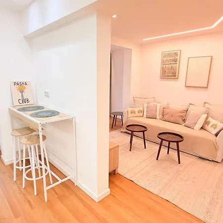 New! Renovated With Modern Appliances In The Heart Of Apartamento Cascais